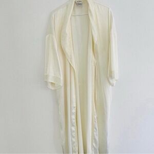 Vintage 80s Morgan Taylor Cream Satin Floral Embroidered Robe Small
